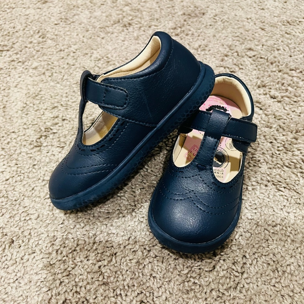Livie & Luca Navy Blue Toddler Mary Jane’s size 7